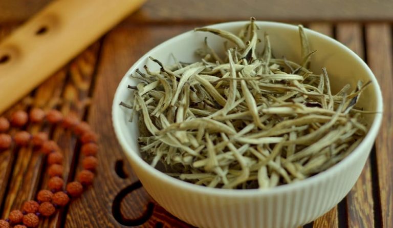 Tomar té blanco con canela